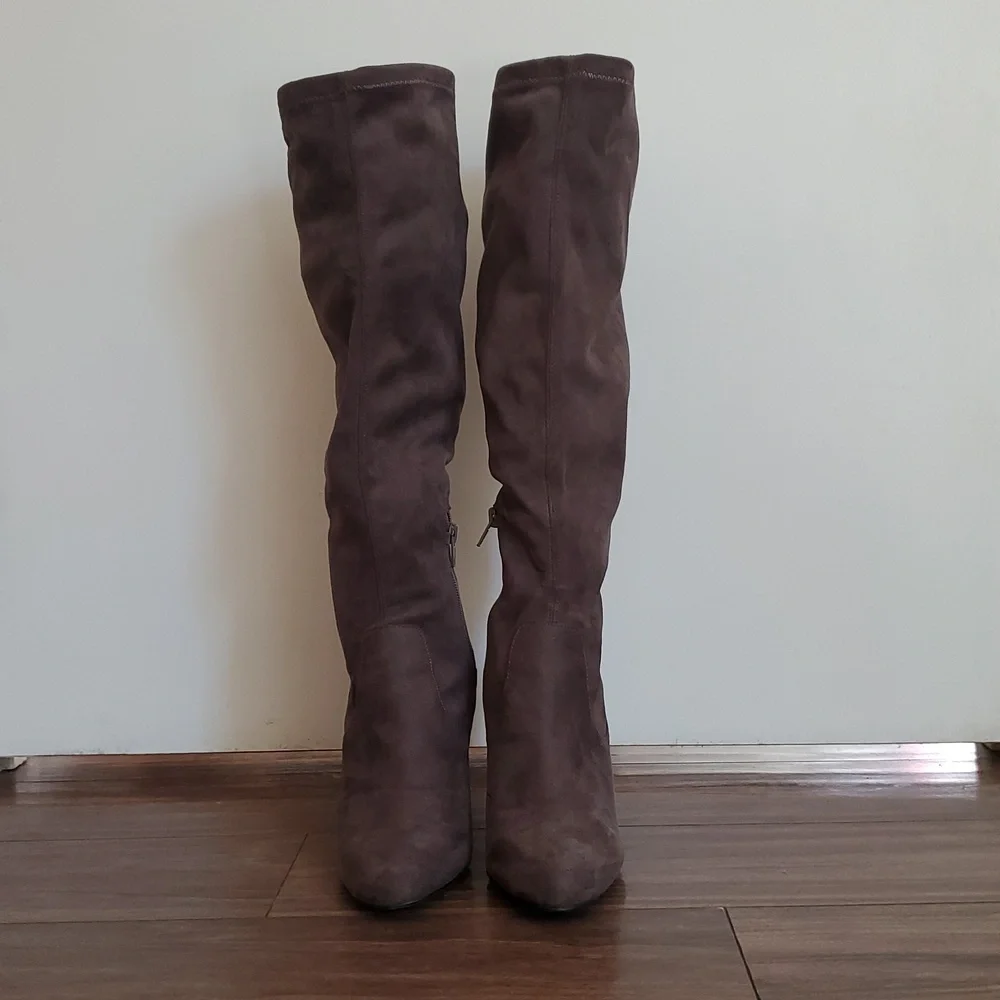 My Delicious Elegant Taupe Suede Knee-High Chunky Heel Women's Boots Size 6.5